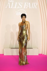 Geburtstags-Drama: Co-Stars stehlen Kim Kardashian mit freizügigen Looks die Show