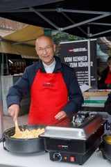 Dompfarrer Toni Faber rührte engagiert.&nbsp;
