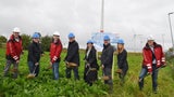 Thomas Bertl (KWI - örtliche Bauaufsicht), Stefan Görtz (PKE Gebäudetechnik – Generalunternehmer), Maximilian Fuchs (KWI), Bürgermeister Matthias Stadler, Sabina Aksakalli, Franz Gruber, Projektleiterin Carina Wenda von der Klimakoordinationsstelle des Rathauses und Gerhard Eder (KWI)