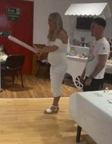 Bei der Babyparty freute sich Kira über das rosa Konfetti – der Schwindel war perfekt inszeniert.&nbsp;