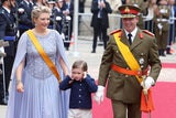 Herzogin Stéphanie mit Luxemburgs neuem Staatsoberhaupt Guillaume und ihrem ältesten Sohn Charles.&nbsp;