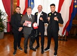 Ehrung für Wiens Box-Talent: Bürgermeister Ludwig gratuliert Michael Derouiche zu historischem Erfolg.