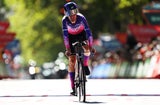 Mario Aparicio aus Spanien und Team Burgos-Burpellet-BH überquert die Ziellinie während der 80. Vuelta a España 2025.&nbsp;
