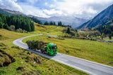 Die rund 160 Jahre alte Fichte stammt aus dem Raurisertal im Salzburger Pinzgau und wurde sorgsam im ÖBf-Forstrevier Taxenbach geerntet und per Tieflader nach Wien transportiert.  
