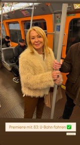 Gerda Rogers bei ihrer U-Bahn-Premiere.&nbsp;