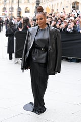 Alle Stars in Schwarz: Nur Kesha sorgt bei Tom Ford Show für den einzigen Farbtupfer