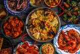 Paella und Tapas so weit das Auge reicht.