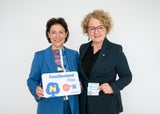 Barbara Trettler, Geschäftsführerin der Familienland Niederösterreich GmbH, und Familien-Landesrätin Christiane Teschl-Hofmeister.&nbsp;