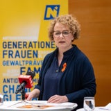 Teschl-Hofmeister: angelernte Vietnamesen "keine Konkurrenz für heimische Pflegekräfte"