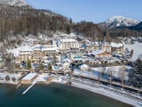 Winteridylle für Groß und Klein im Waldhof Fuschlsee Resort. 
