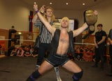 PWÖ Tag Team Champions Binolt Leach und Joe Bravo aus Wien 