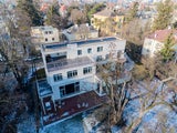Architekturjuwel Villa Beer erwacht als begehbares Gesamtkunstwerk