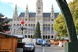Der Wiener Christkindlmarkt am Rathausplatz öffnet heuer am 14. November - die Vorbereitungen laufen. 