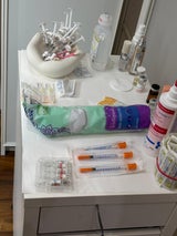 Die Polizei beschlagnahmte verschiedene Mittel wie Botox und Filler sowie die dazugehörigen Utensilien. 