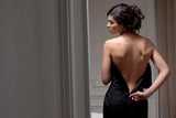 Ballkleid oder Frack zu eng? Last Minute Tipps für einen flachen Bauch