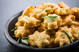 Pikant statt süß: Die besten herzhaften Kekse für die Weihnachtszeit