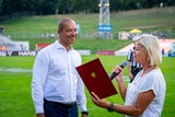 Robin Lumsden Klaudia Tanner