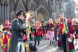 Köln feiert die fünfte Jahreszeit humorvoll und unverwechselbar rheinisch.