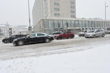 Schnee-Chaos in Wien: Autos rutschen über die Straßen