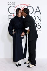 Freizügige Looks und heiße Momente bei den CFDA Fashion Awards 2025