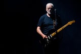 David Gilmour mit seiner schwarzen Fender Stratocaster&nbsp;