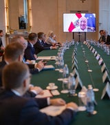 Kanzler arbeitet beim Ministerrat mit. Per Videokonferenz aus dem Home-Office.