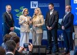 Beim Industriegipfel (v.l.n.r.): Landeshauptmann Thomas Stelzer, Landeshauptfrau Johanna Mikl-Leitner, Industriellenvereinigung NÖ Präsident Kari Ochsner und Industriellenvereinigung OÖ Präsident Thomas Bründl.