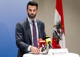 FPÖ-Landbauer: "Ausländerbanden spazieren grinsend aus Gerichtssaal"