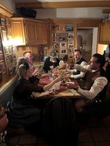 Zu Anhalt gesellten sich auch Simone Lugner, Lydia Kelovits und Christopher Dengg dazu. Es wurde ausgelassen gefeiert.&nbsp;