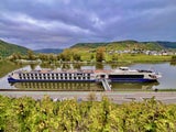 MS Charles Dickens vor Beilstein