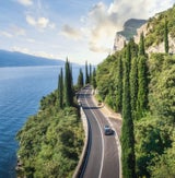 Krebs. Der Gardasee mit seinen pittoresken Orten ist ideal für einen Kurzurlaub.