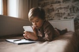Jede Stunde zählt! Bildschirmzeit bei Kindern wirkt sich negativ auf Herz aus