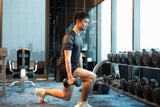 Definierte Muskeln: So wählen Sie das richtige Gewicht im Fitnessstudio