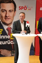 Enthüllung der SPÖ-NÖ-Plakatkampagne