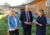 Landesrätin Eva Prischl, Landesrat Anton Kasser sowie Mag.a Susanne Sellnar (Direktorin des SBZ Korneuburg).&nbsp;
