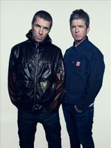 Oasis vergolden ihr Comeback jetzt mit Luxus-Fotobuch