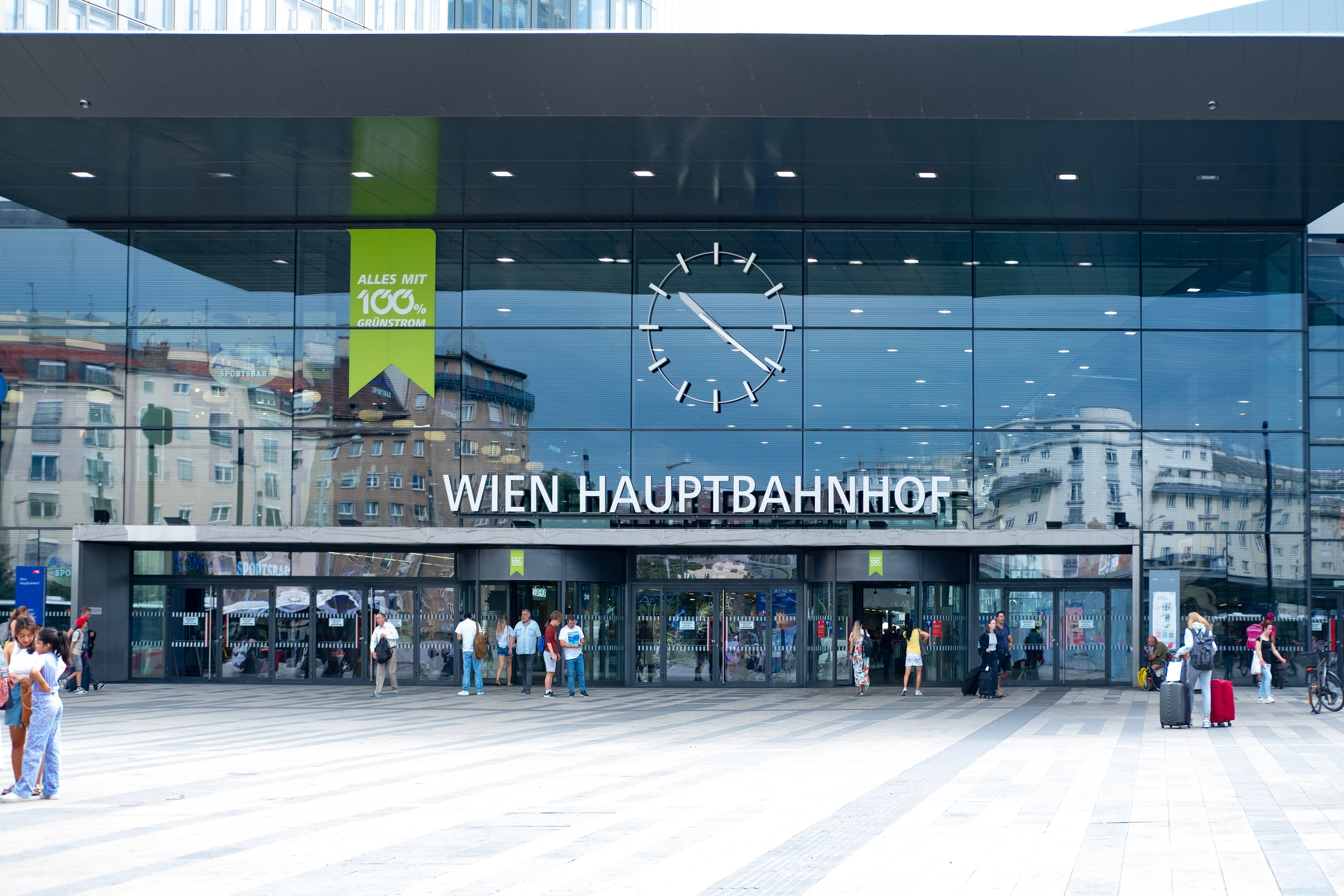 Die beiden Ungarn wurden von einem Passanten beim Hauptbahnhof beobachtet.