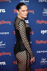 Jessie J sorgt im gewagten Netzkleid für Schnappatmung