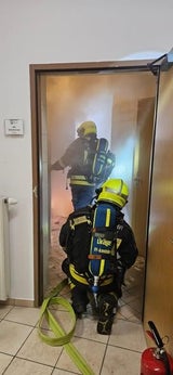 Die freiwillige Feuerwehr Amstetten bekämpfte die Flammen.