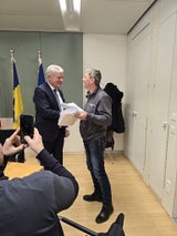 #LKGmündbleibt hat 25.000 Unterschriften für den Erhalt des Landesklinikums Gmünd an ÖVP-Landesrat Anton Kasser übergeben.&nbsp;