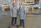 Bezirksvorsteher Georg Papai und Bürgermeister Michael Ludwig bei der Station Floridsdorf.