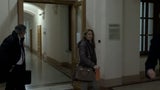 Simone Lugner und ihr Anwalt auf dem Weg nach draußen.