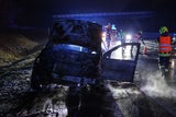 Pkw ging auf Autobahn in Flammen auf