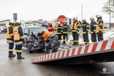 Schulbus krachte gegen Auto: 66-Jährige verletzt