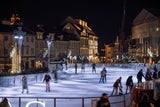EISLAUFEN am Rathausplatz zwischen klassizistischen&nbsp;Fassaden kann man bis Jänner.