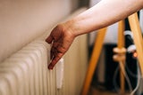 Eiskalte Wohnung? Mit diesen Tricks wird es blitzschnell wieder warm