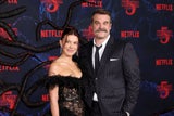 "Stranger Things": Brown und Harbour nach schweren Vorwürfen vereint