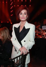 Minus 13 Kilo: Sharon Osbourne wiegt nur noch noch 45 Kilogramm. Nach ihrer Ozempic-Therapie mit starken Nebenwirkungen sagt die Moderatorin: „Jetzt bin ich zu dünn.“  