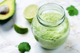 Gesunde Salatdressings: So sparen Sie Kalorien, ohne auf Geschmack zu verzichten