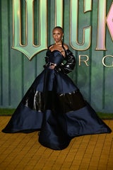 Glamour pur: Ariana und Cynthia liefern uns die perfekte Inspiration für die Ballsaison